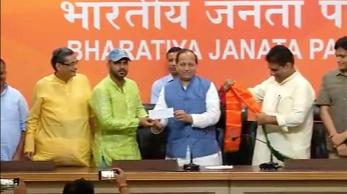 Pawan Singh joins BJP, know facts about him from Lollypop fame to party membership