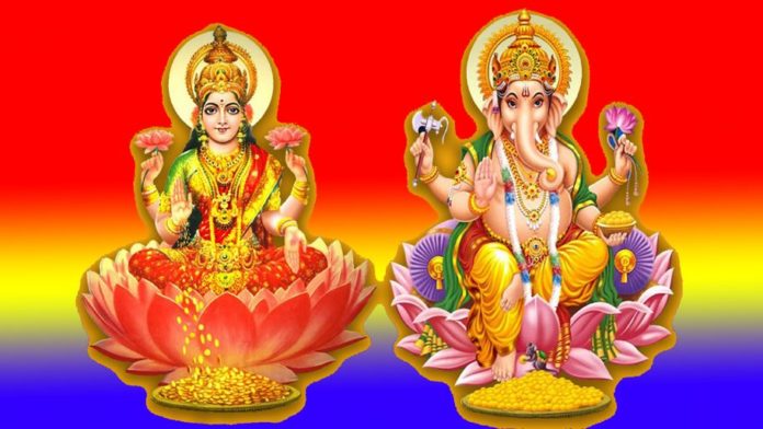 Goddess-Lakshmi-with-God-Ganesha-