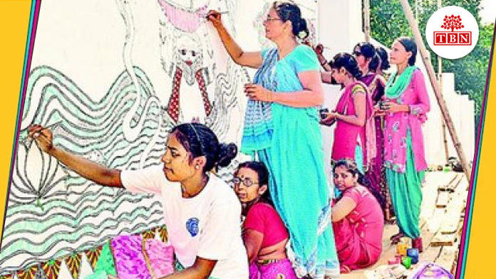 Madhubani Painting is being painted on the walls of Madhubani Station | The Bihar News