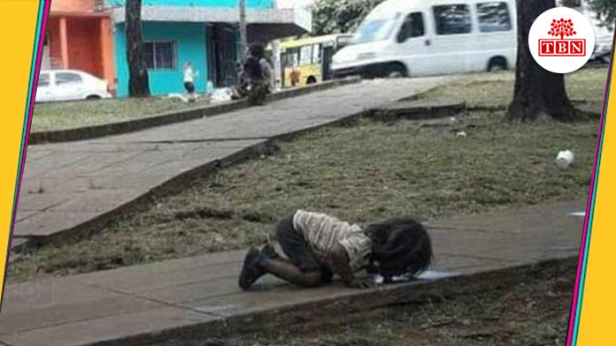 Baby drinking water from road in argentina | The-Bihar-News